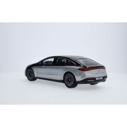 EQS V297 1:18 med belysning, hightech slv / obsidian sort